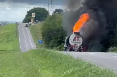 Carreta pega fogo e após 19h BR-324 é completamente liberada