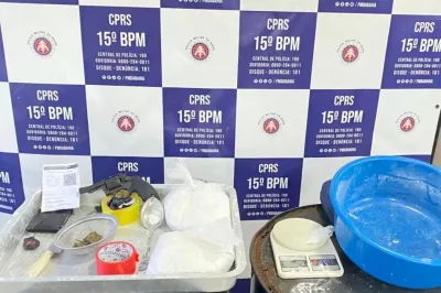 PM apreende drogas, revólver e carregadores do tipo caracol em dois bairros no Sul da Bahia