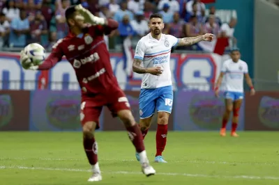Com Marcos Felipe sendo herói, Bahia vence o Santos nos pênaltis e vai às quartas da Copa do Brasil