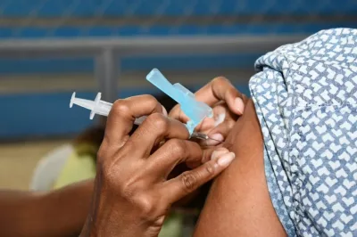Vacinas contra Influenza e Covid-19 estão disponíveis em ação de intensificação durante o final de semana