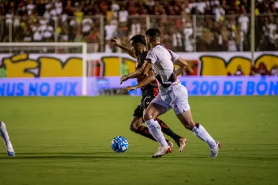 Vitória luta mas perde a invencibilidade na Série B