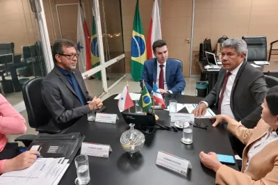 Em Brasília, Jerônimo trata da retomada de obras nas áreas de Habitação e Educação na Bahia