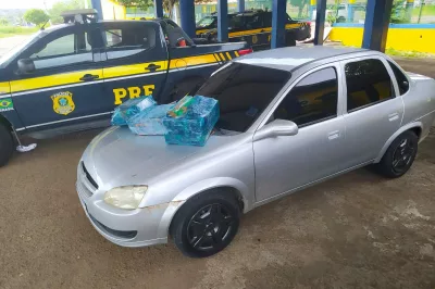 Casal é preso na Bahia transportando mais de 50 Kg de maconha dentro de veículo de passeio