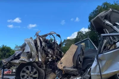Seis pessoas morrem após carro e ônibus baterem de frente no sul da Bahia