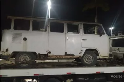 Kombi é guinchada e motorista bêbado acaba preso após fuga na BR-101