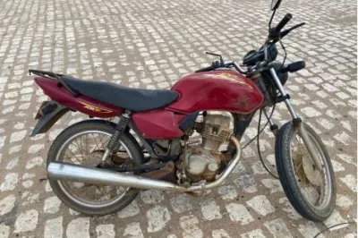 Pai compra moto furtada na ‘feira do rolo’ e filha acaba detida por receptação na Bahia