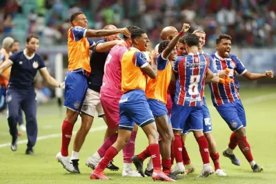 Bahia marca no fim, quebra tabu e vence Palmeiras na Arena Fonte Nova