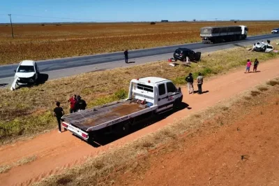 Acidente com 3 carros deixa dois mortos e cinco feridos no Extremo Oeste baiano