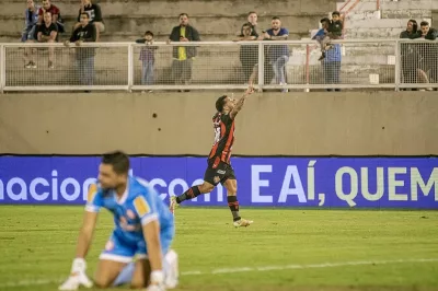 Série B: Vitória vence o Tombense e segue isolado na liderança da segundona