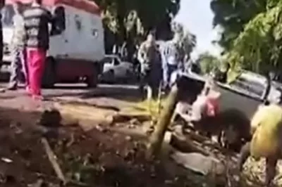 Professora morre após batida entre dois carros na Bahia