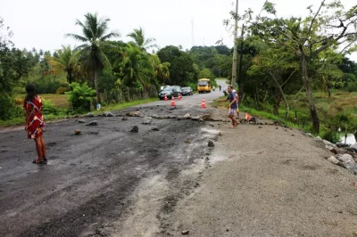 Baixio: Moradores bloqueiam pista e alegam perigo em obra