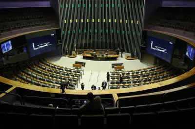 Lula veta aumento de número de deputados na Câmara