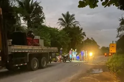 Motociclista morre após batida em traseira de caminhão na Bahia