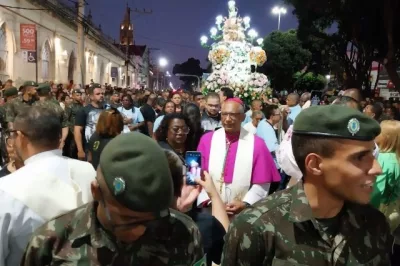 Fiéis vão ao Centro de Feira de Santana celebrar padroeira da cidade