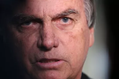 Redes sociais devem enviar postagens de Bolsonaro à PGR, decide Moraes