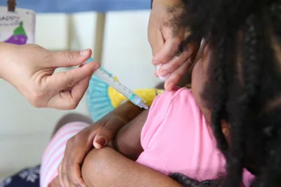 Cobertura vacinal de crianças aumenta após queda durante pandemia