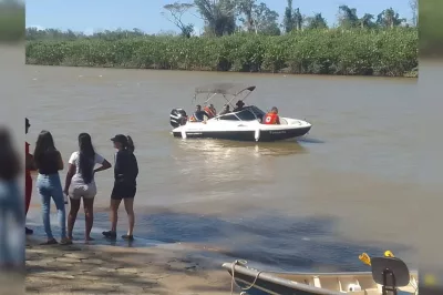 Homem salva esposa e filho após barco virar e desaparece em rio na Bahia