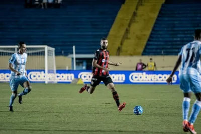 Vitória perde para o Londrina e vê distância para o 5º colocado diminuir