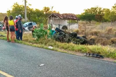 Colisão da BA 220 deixa uma pessoa morta e sete feridas