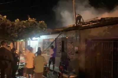 Incêndio atinge casa no interior baiano; homem ateou fogo em casa do pai