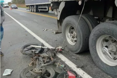 Padrasto e enteado são vítimas de acidente entre motocicleta e carreta na BR-116