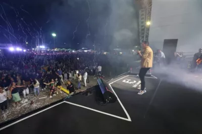 Canta Bahia recebe cantora Aline Barros e arrecada mais de duas toneladas de alimentos para o Bahia Sem Fome