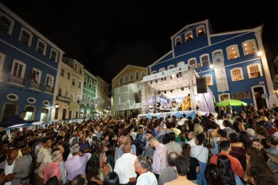 Turistas aproveitam atrativos do Pelourinho durante festa literária