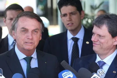 Tarcísio descarta candidatura presidencial e diz que apoiará escolhido de Bolsonaro