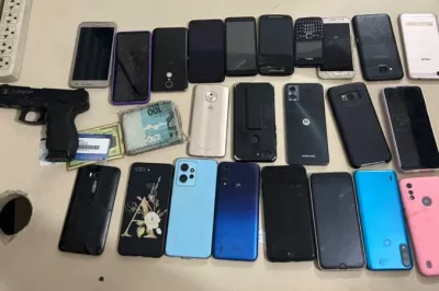 Dupla é presa pela PM com 23 celulares após assalto com arma de brinquedo