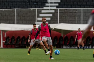 De olho na liderança da Série B, Vitória recebe o Botafogo-SP nesta sexta-feira