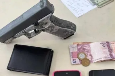 Carro roubado é recuperado pela PM em Candeias