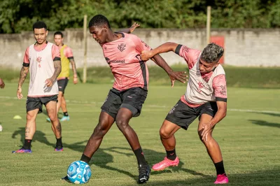Para abrir vantagem na liderança da série B, Vitória enfrenta o Tombense nesta sexta-feira