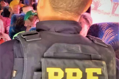 PRF autua motoristas de ônibus por irregularidades no transporte de romeiros