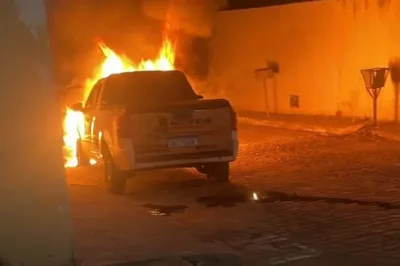 Dois carros são incendiados no interior baiano; dono de veículos registra boletim