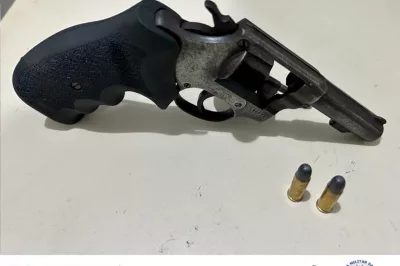 Policiais do 4° BPM apreendem arma de fogo durante rondas no centro de Inhambupe