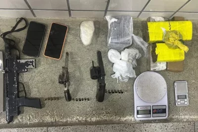 Submetralhadora, revólveres e drogas são apreendidos durante a Operação Paz