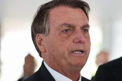 Bolsonaro vai à PF, mas não presta depoimento
