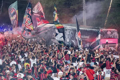 Vitória recebe o Guarani para se manter isolado na liderança da Série B