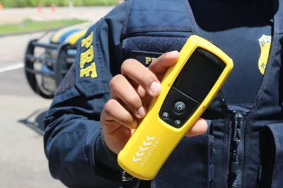 Homem é preso ao conduzir moto embriagado e quase atropelar policial em Alagoinhas