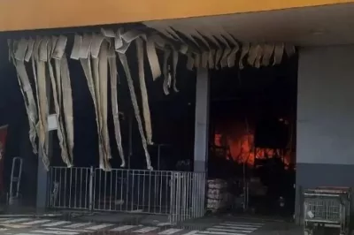 Duas lojas são atingidas por incêndio de grande proporção em Feira de Santana