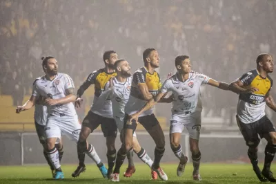 Diante do Criciúma, Vitória sofre revés e perde chance de dar mais um passo em direção a Série A
