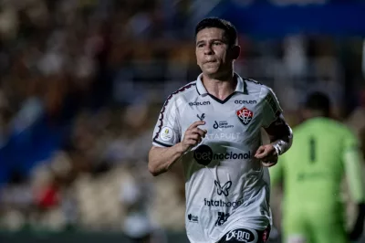 Vitória bate Sampaio Corrêa por 1 a 0 e rubro-negro volta a vencer fora de casa