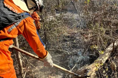 Incêndio atinge Serra do Candombá dentro do Parque Nacional da Chapada Diamantina