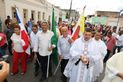 Jerônimo Rodrigues participa do encerramento da Festa do Sagrado Coração de Jesus, em Heliópolis