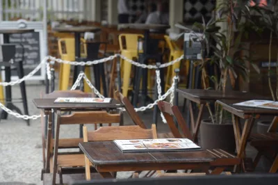 Número de bares e restaurantes com prejuízo em agosto aumenta 5%
