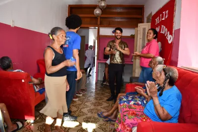 Alagoinhas: Semana da Pessoa Idosa é encerrada com música, lanches e roda de samba