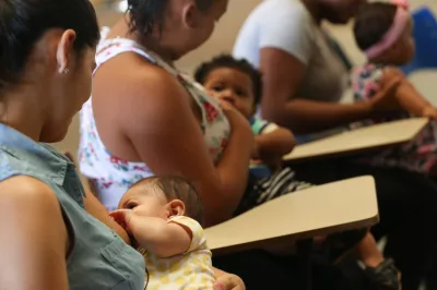 Desigualdades de gênero e raça sobrecarregam mulheres no cuidar