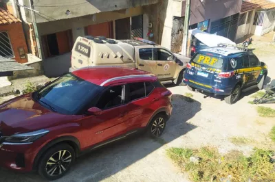 PRF e PMBA recuperam dois carros de passeio roubados