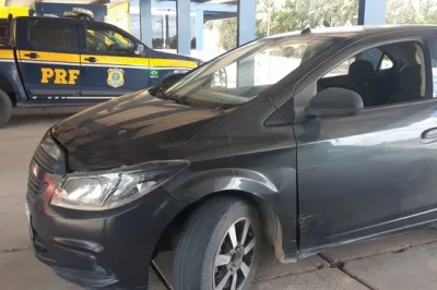 PRF recupera carro durante fiscalização na BR-101