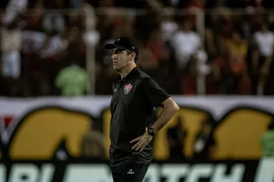 Léo Condé mostra otimismo por renovação com o Vitória